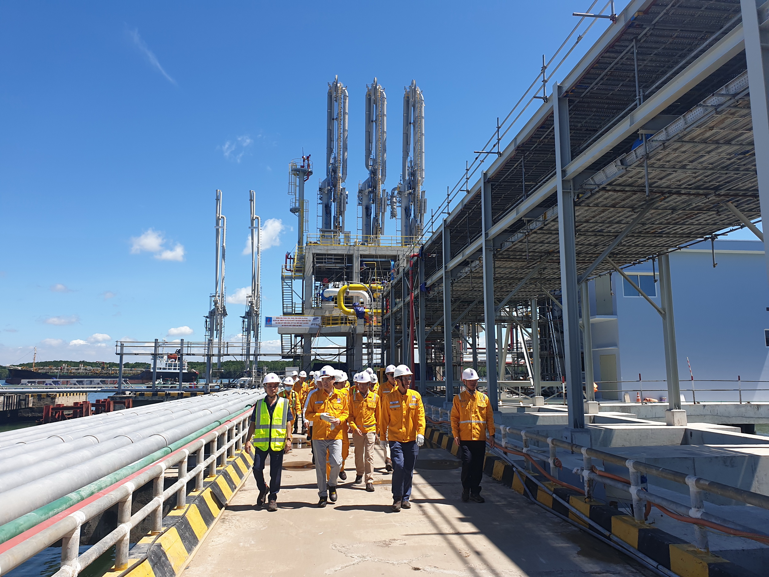 Lãnh đạo PV GAS đến thăm và làm việc tại công trình Dự án Kho chứa LNG 1MMTPA Thị Vải - ảnh 1