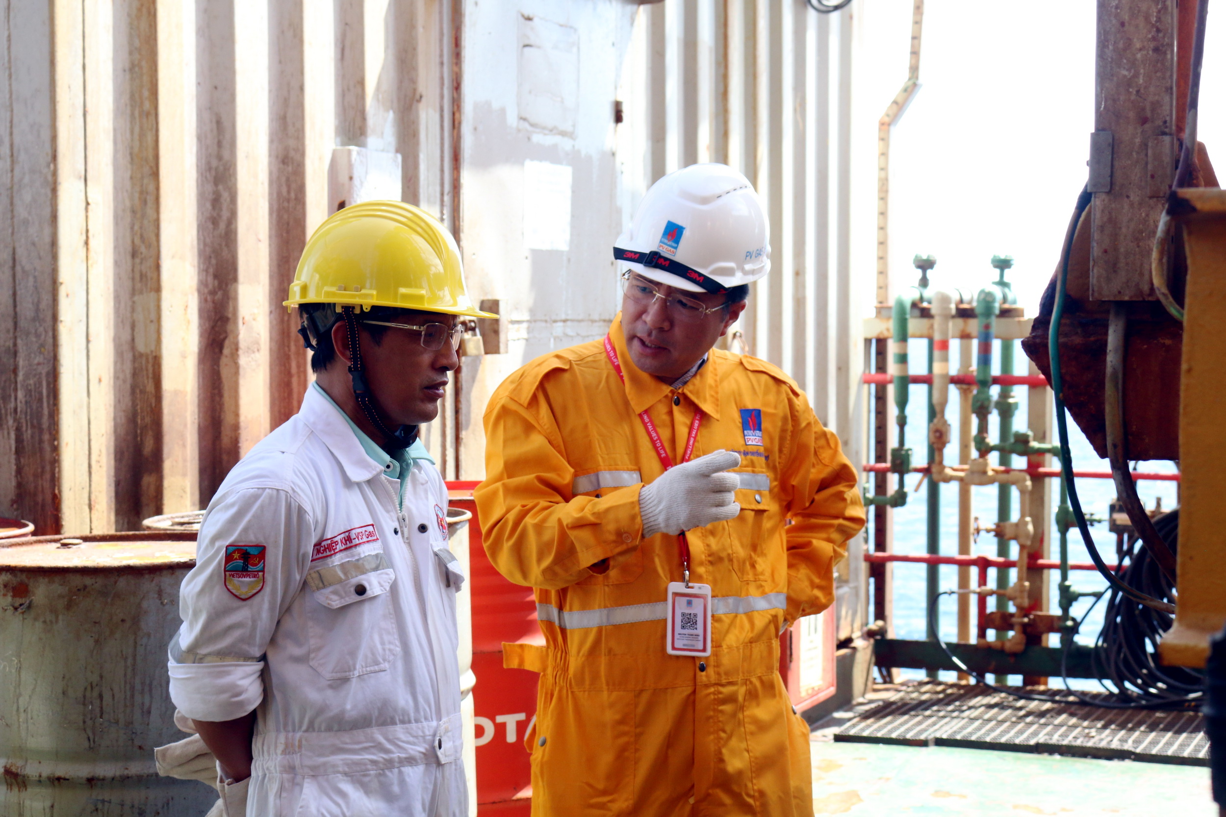 Lãnh đạo KĐN chúc mừng Giàn nén khí mỏ Rồng đạt mốc tổng sản lượng 5 tỷ m3 khí - ảnh 2