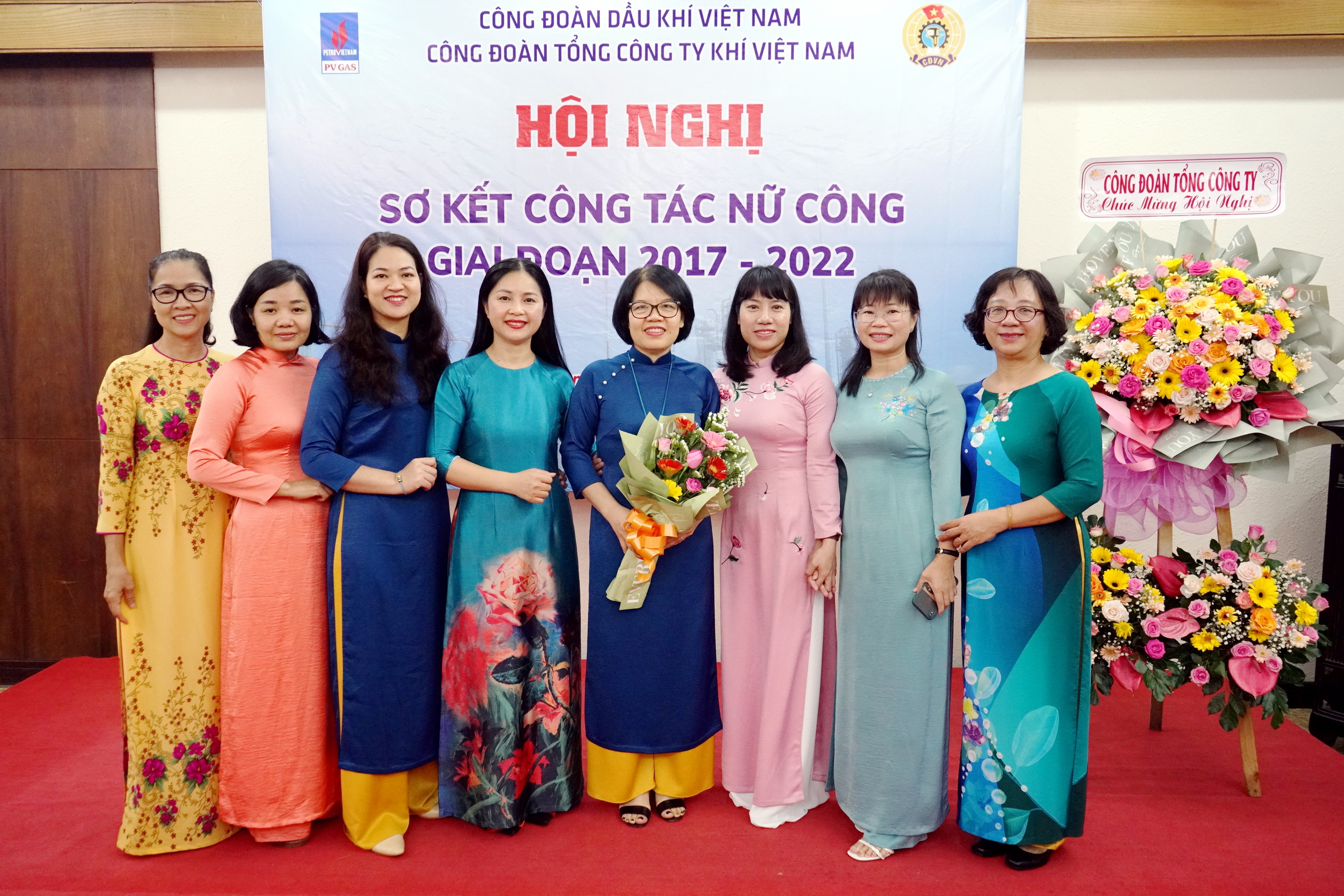 Tinh thần nữ lao động bừng sáng và ngọt ngào - ảnh 1