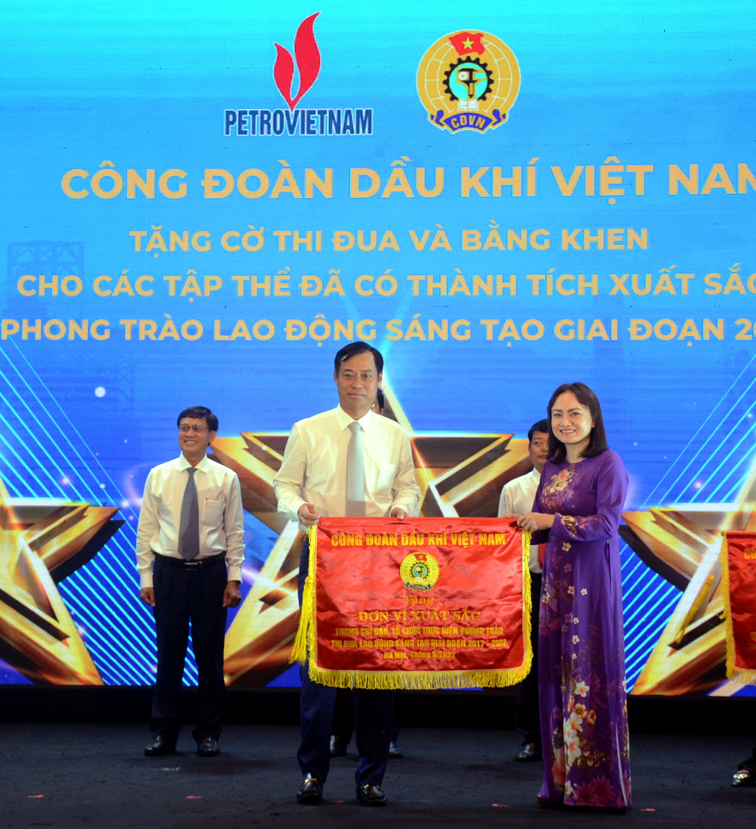PV GAS nhận khen thưởng tại Hội nghị tổng kết phong trào thi đua Lao động sáng tạo ngành Dầu khí - ảnh 3