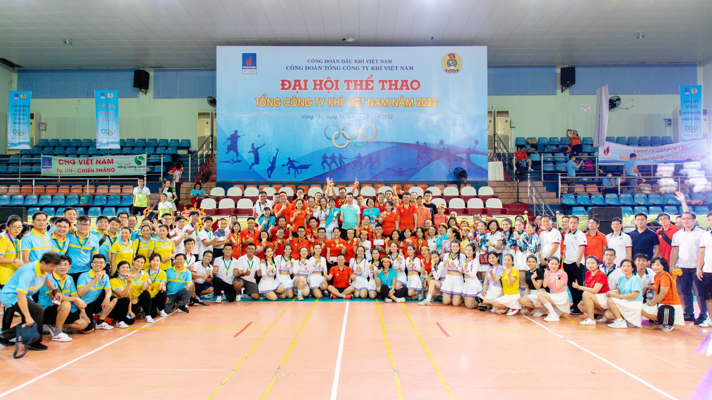 Trao 27 bộ huy chương với nhiều thành tích mới - ảnh 1