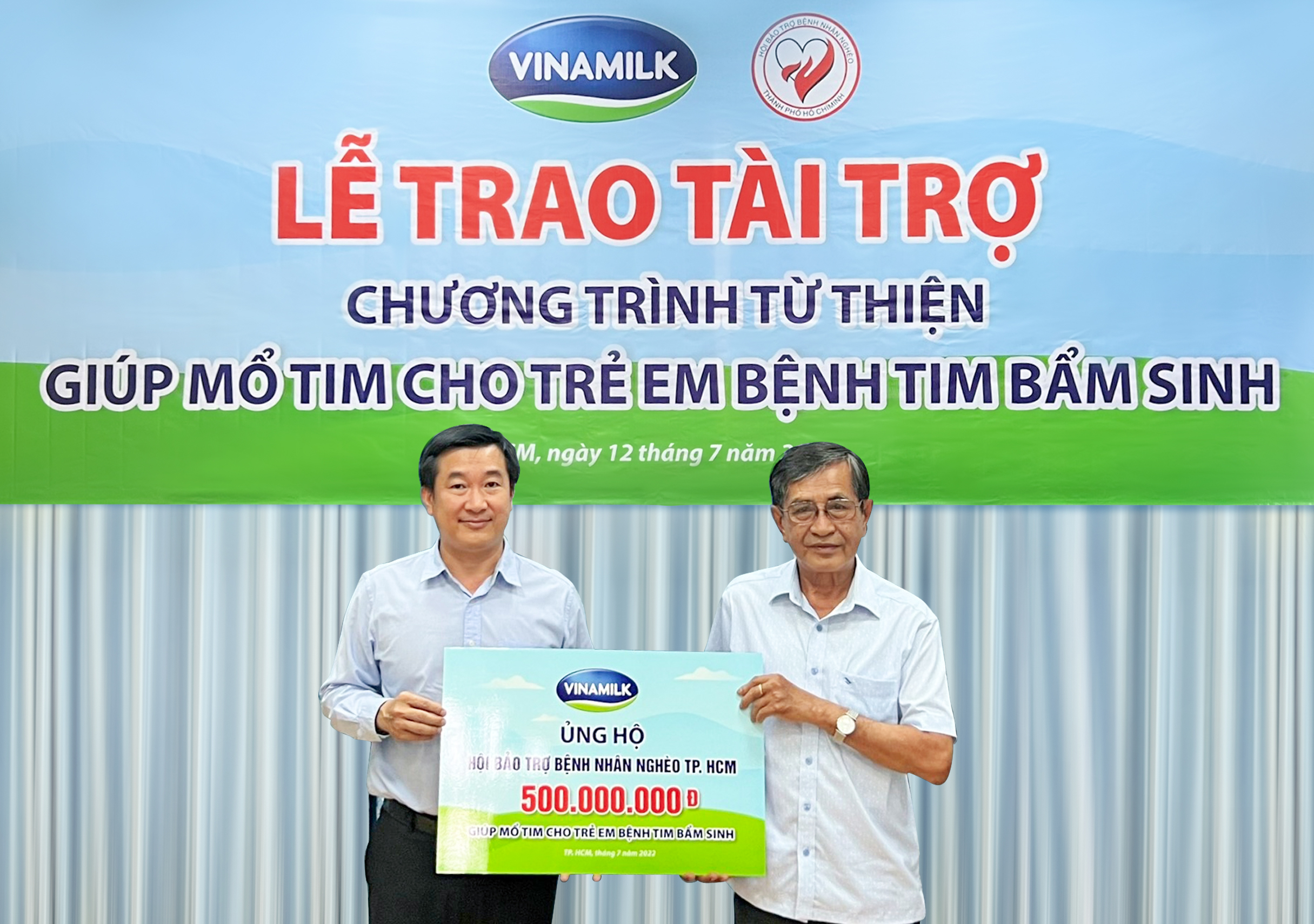 Vinamilk tiếp tục ủng hộ Hội Bảo trợ Bệnh nhân nghèo TP.HCM 500 triệu đồng cho các bệnh nhi nghèo mổ - ảnh 1