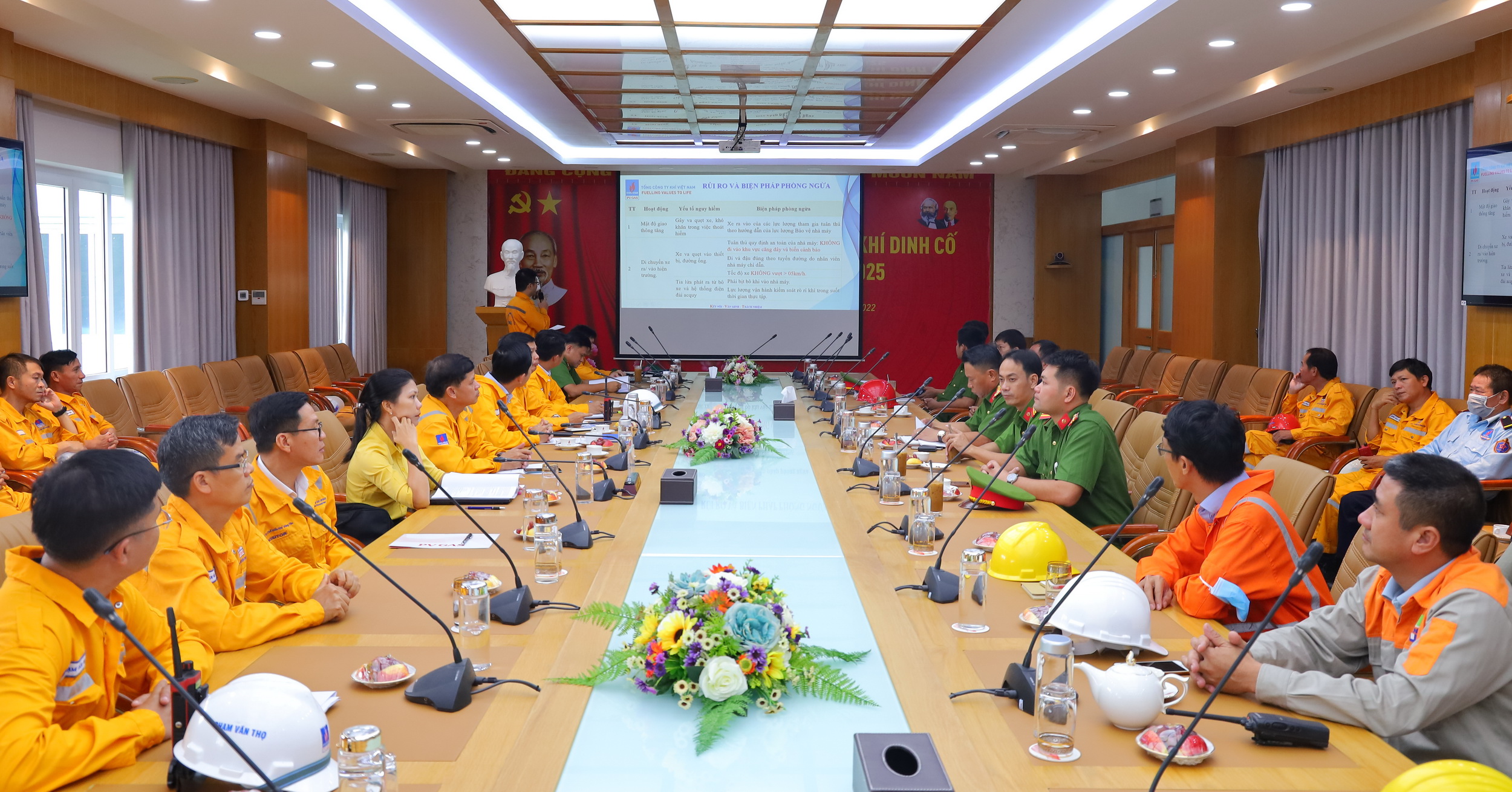 KVT tổ chức thực tập phương án chữa cháy, cứu nạn, cứu hộ và ứng phó sự cố tràn dầu - ảnh 1