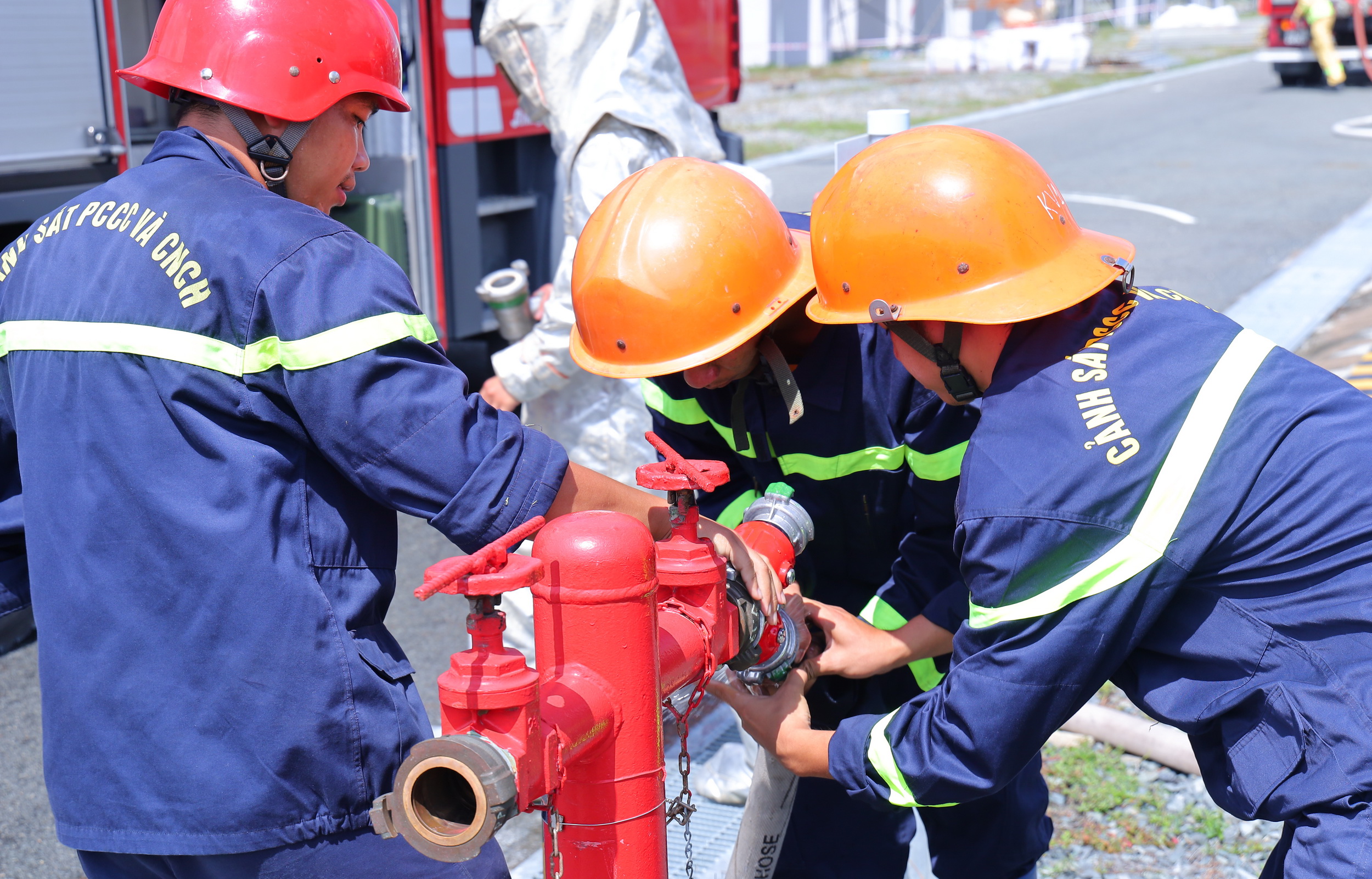 KVT tổ chức thực tập phương án chữa cháy, cứu nạn, cứu hộ và ứng phó sự cố tràn dầu - ảnh 4