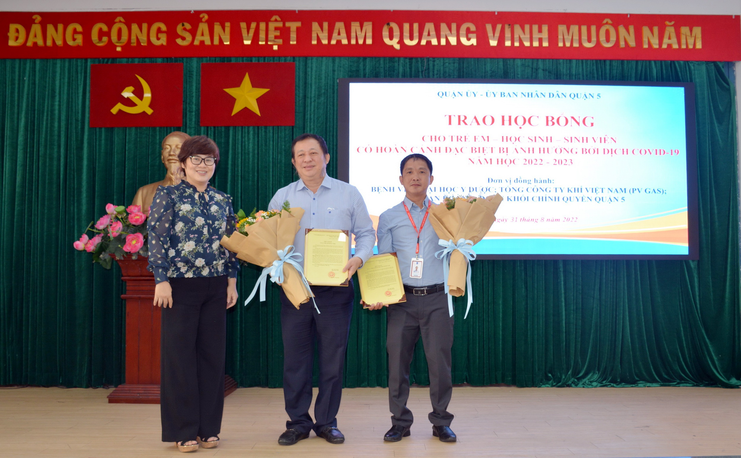 Lãnh đạo PV Gas thăm hỏi, động viên các học sinh mồ côi vì đại dịch Covid-19 - ảnh 3