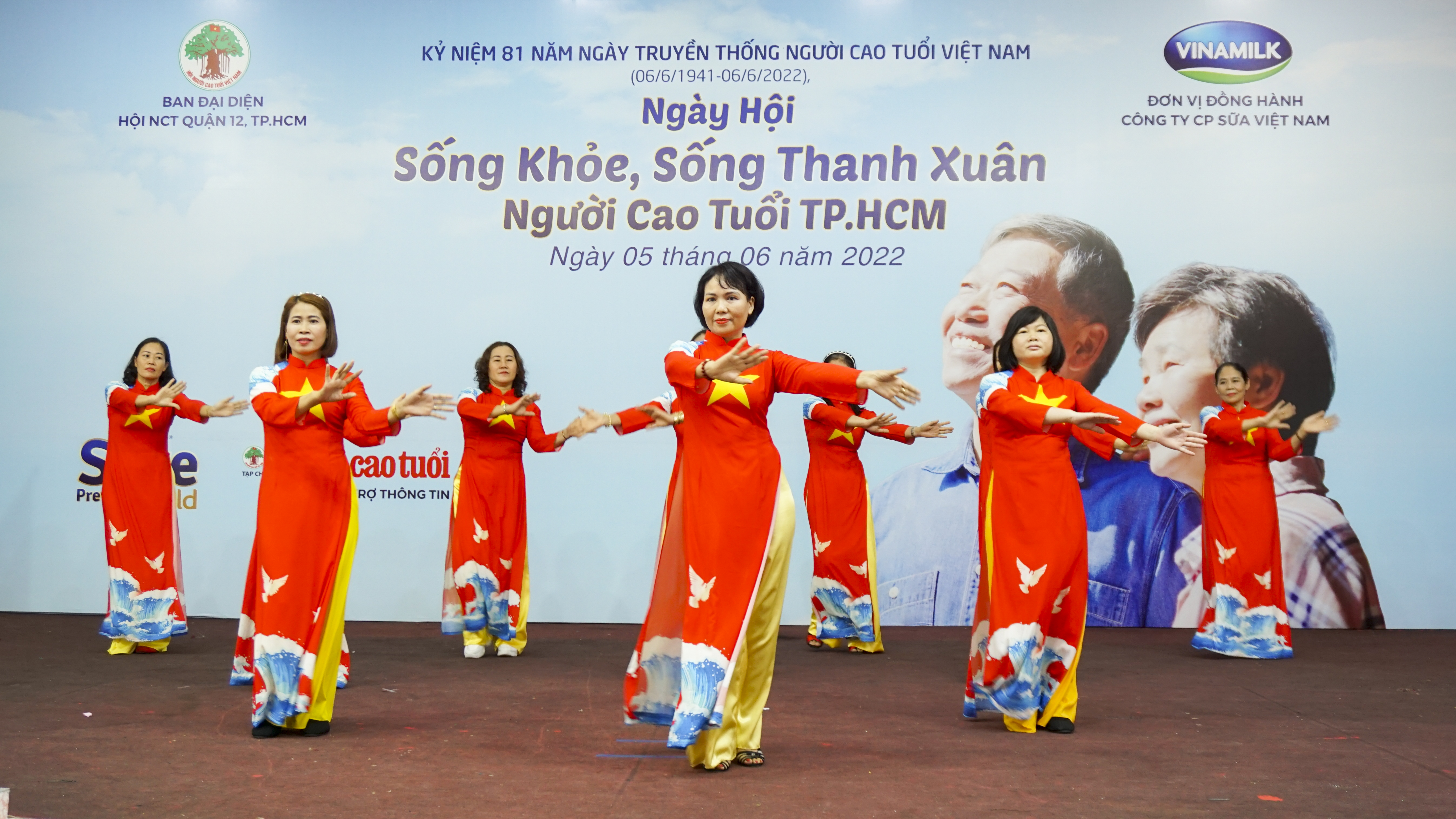 Vinamilk đồng hành cùng hơn 2.000 người cao tuổi Thủ đô - ảnh 4