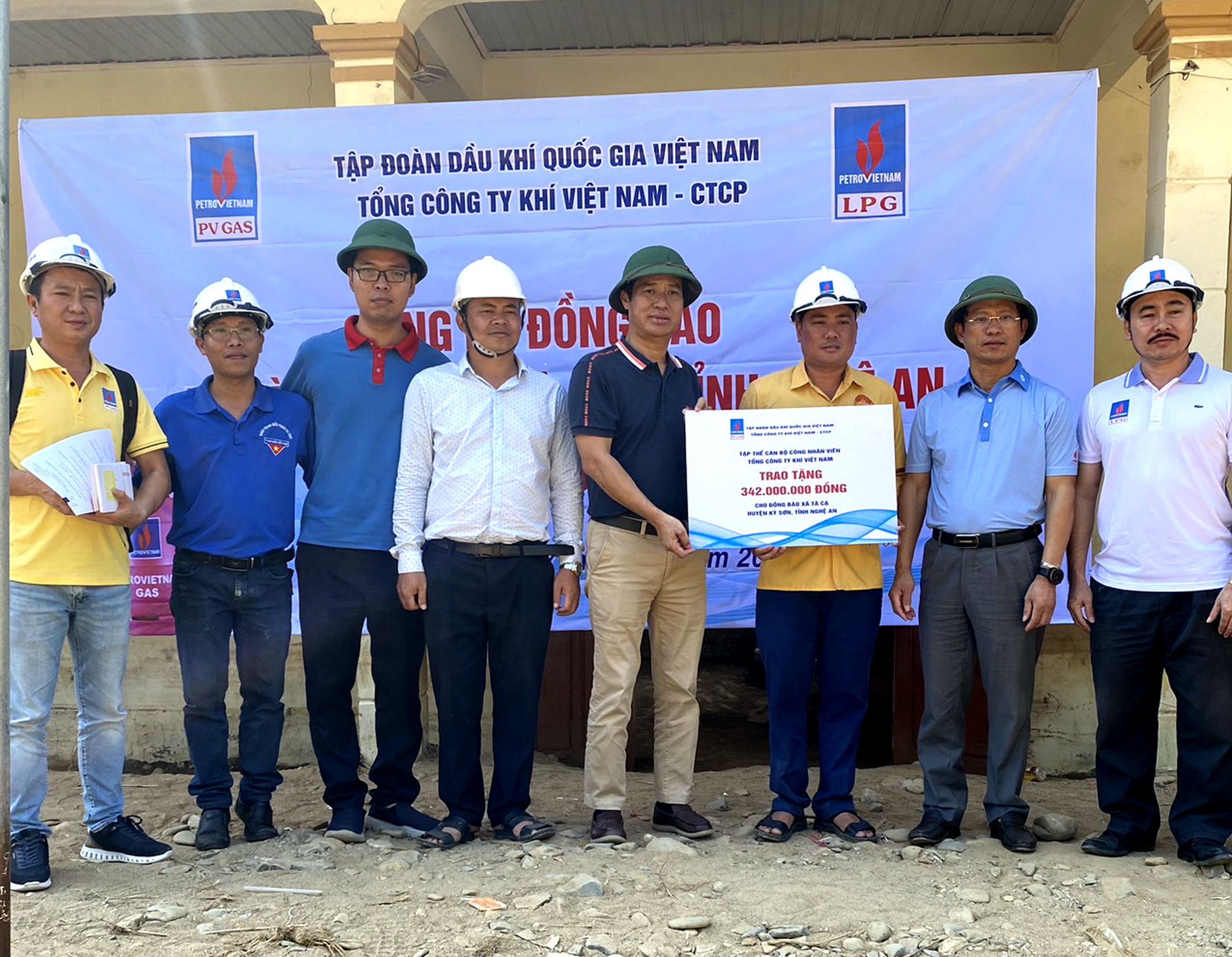 PV GAS ủng hộ hơn 300 triệu đồng