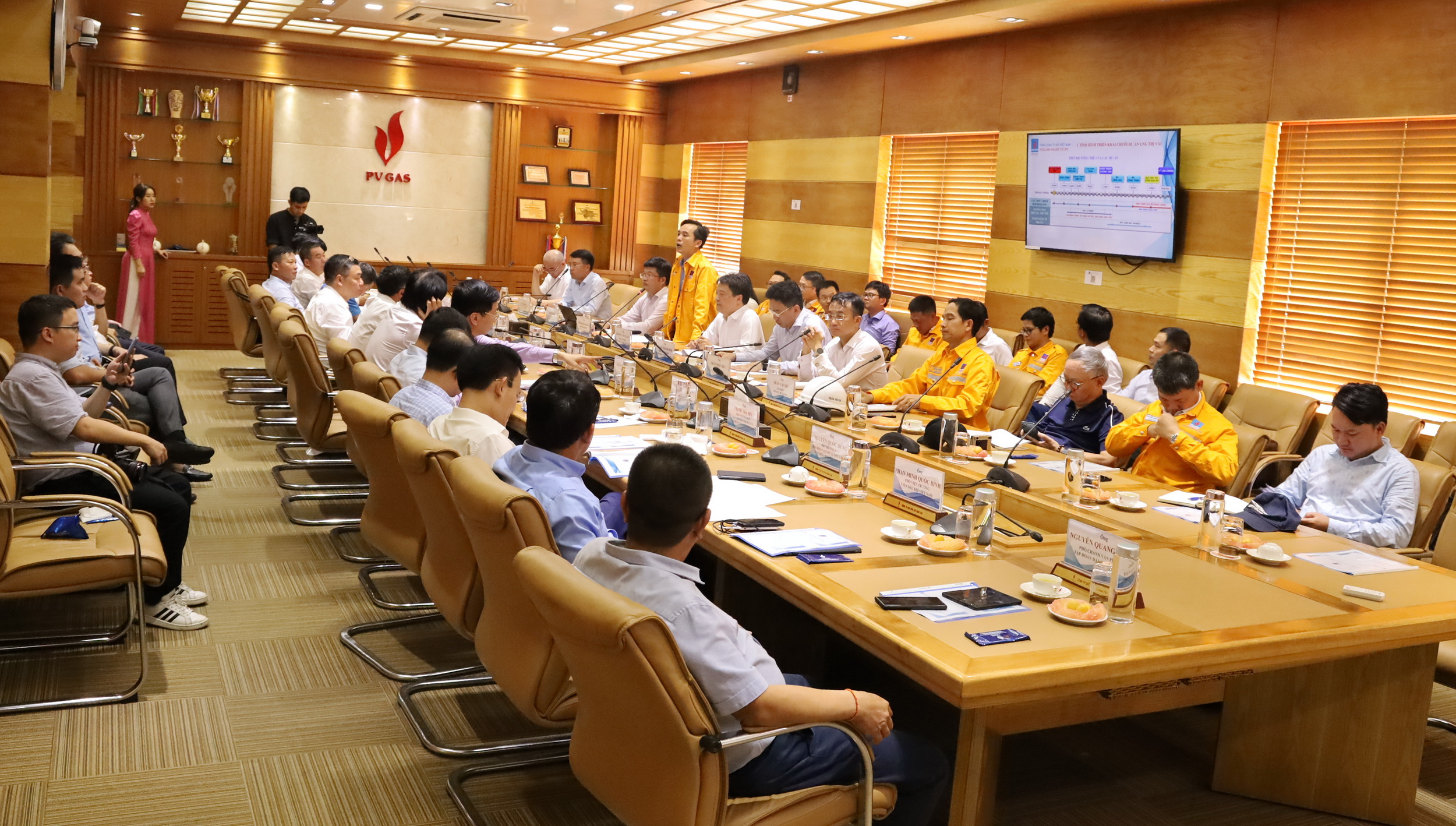 Chủ tịch HĐTV Petrovietnam Hoàng Quốc Vượng kiểm tra Dự án kho chứa 1 triệu tấn LNG Thị Vải - ảnh 1