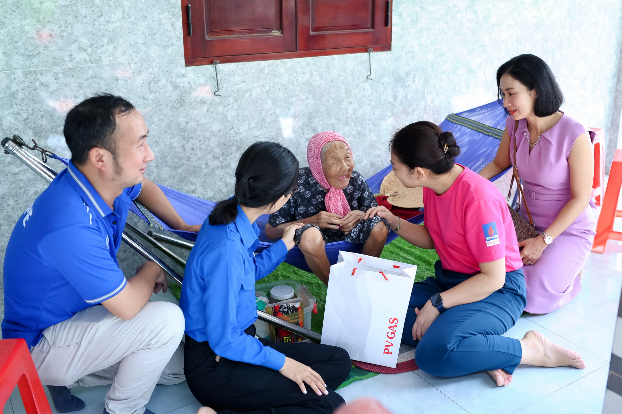 Những chương trình thân ái chào mừng Ngày Phụ nữ Việt Nam - ảnh 2