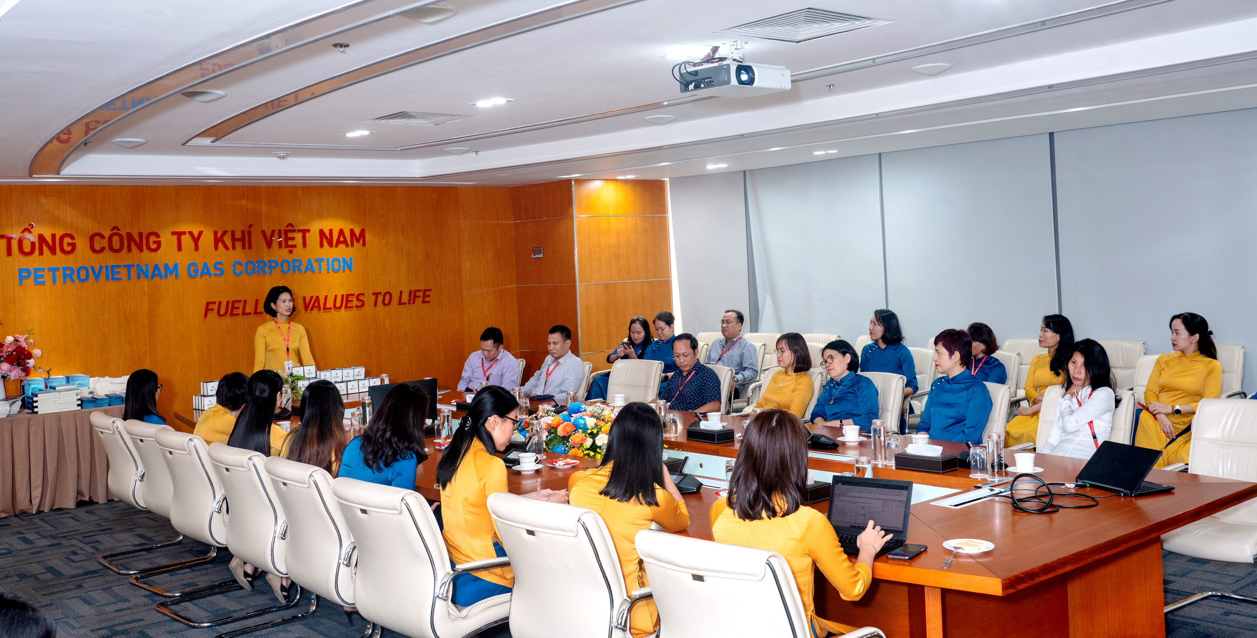 Những chương trình thân ái chào mừng Ngày Phụ nữ Việt Nam - ảnh 3