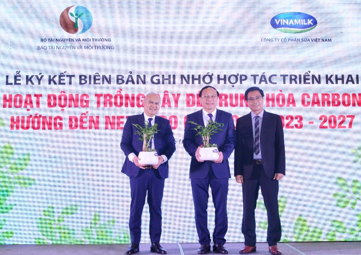 Góp phần cùng chính phủ thực hiện mục tiêu Net Zero 2050, Vinamilk tiếp tục hành trình trồng cây xanh - ảnh 5