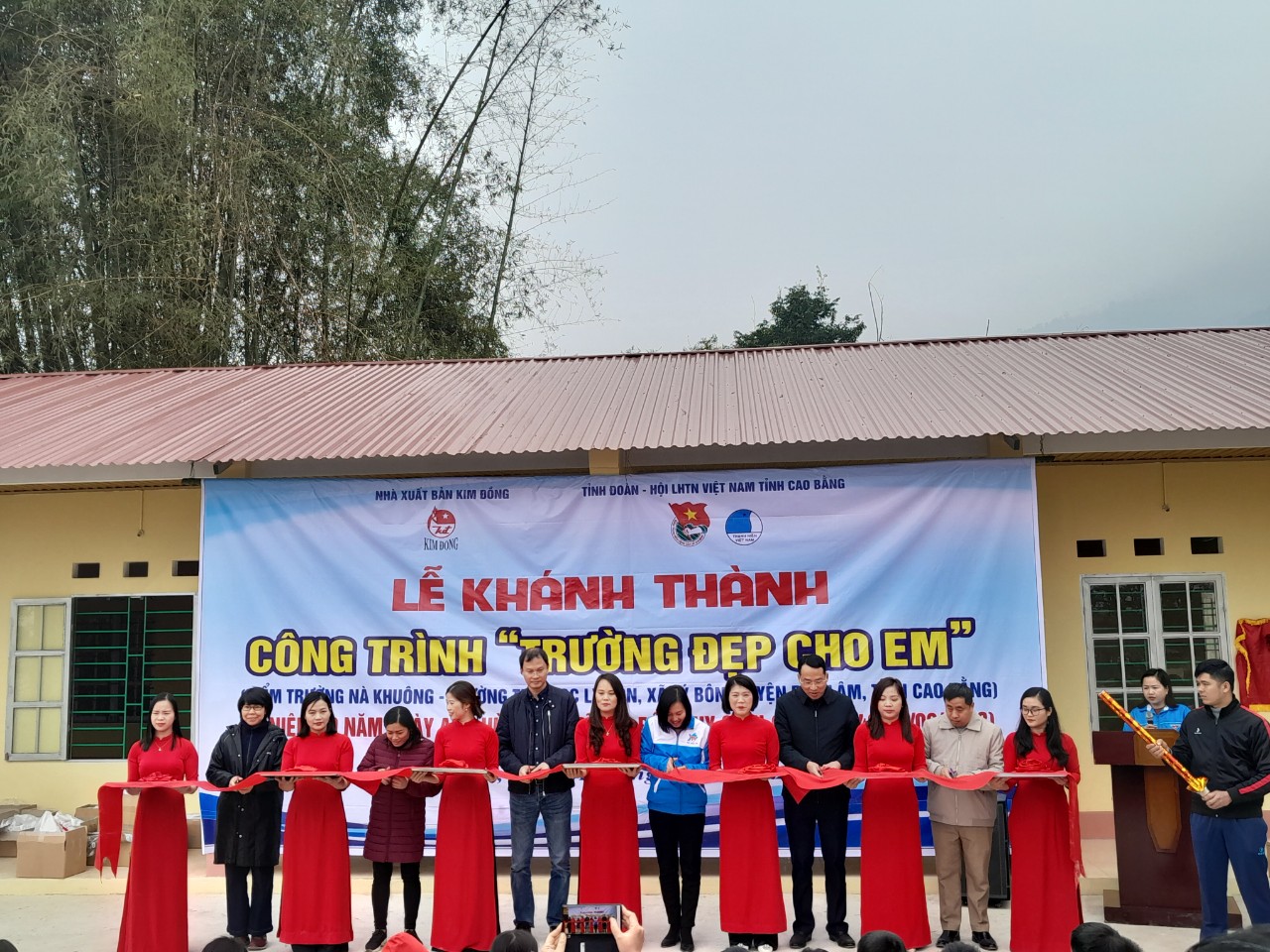 Công trình “Trường đẹp cho em” nâng bước em tới trường - ảnh 1
