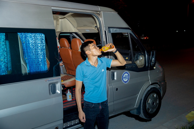 Tài xế đường dài chia sẻ bí quyết duy trì tập trung khi cầm lái về đêm  - ảnh 3