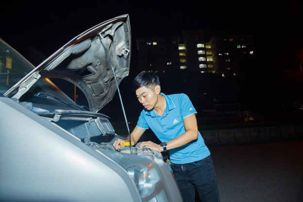 Tài xế đường dài chia sẻ bí quyết duy trì tập trung khi cầm lái về đêm  - ảnh 1