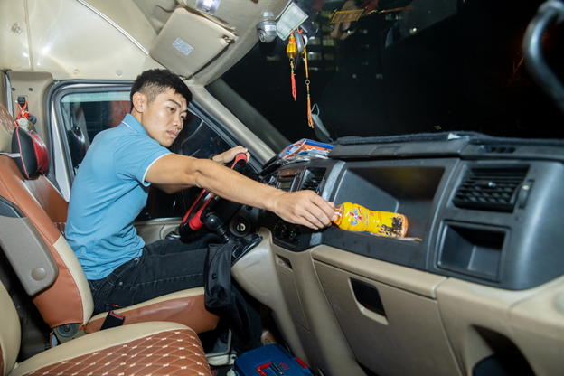 Tài xế đường dài chia sẻ bí quyết duy trì tập trung khi cầm lái về đêm  - ảnh 2