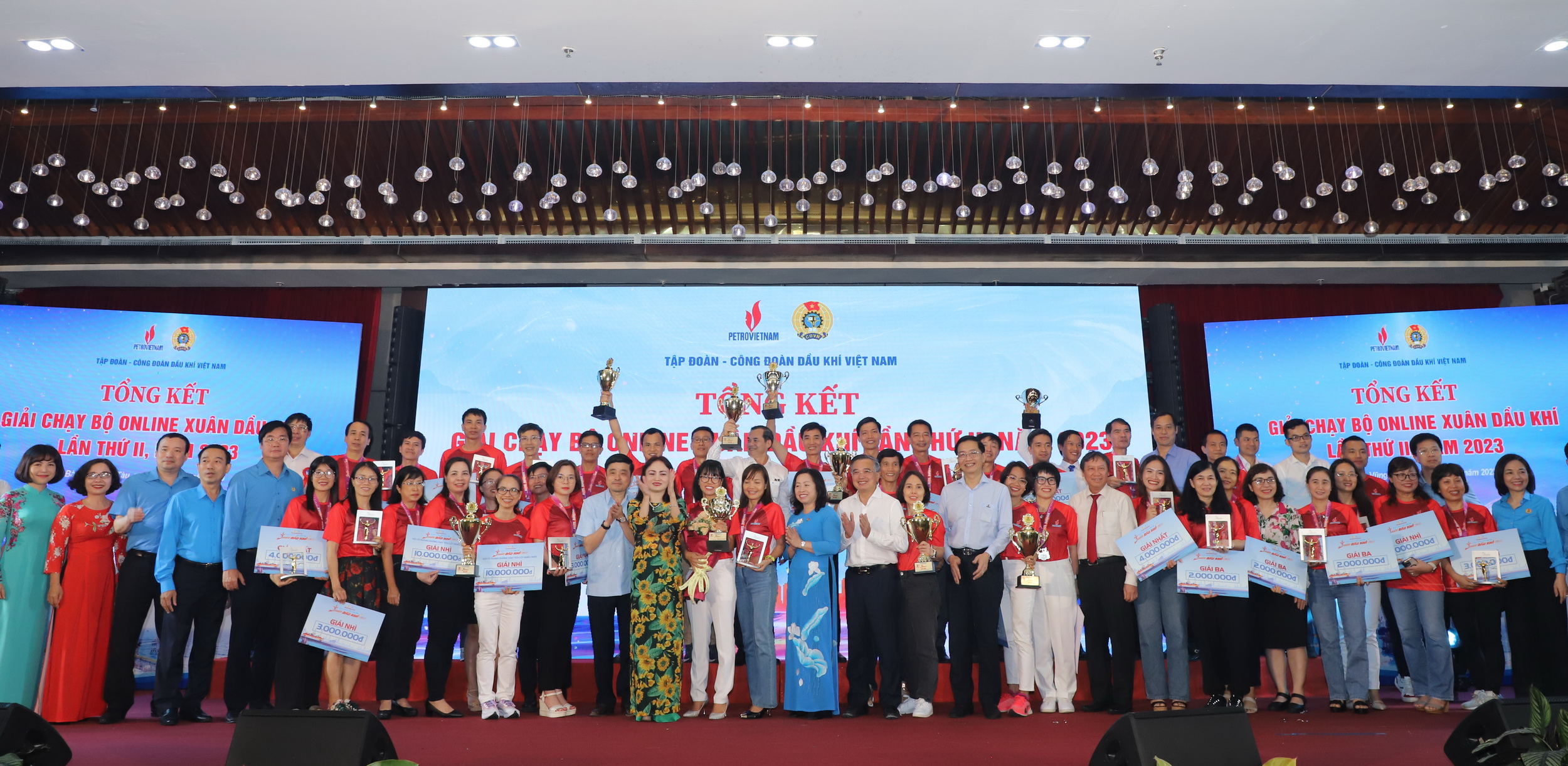 PV GAS về đích ấn tượng, đạt “cơn mưa” khen thưởng  tại Giải chạy bộ online Xuân Dầu khí 2023 - ảnh 5