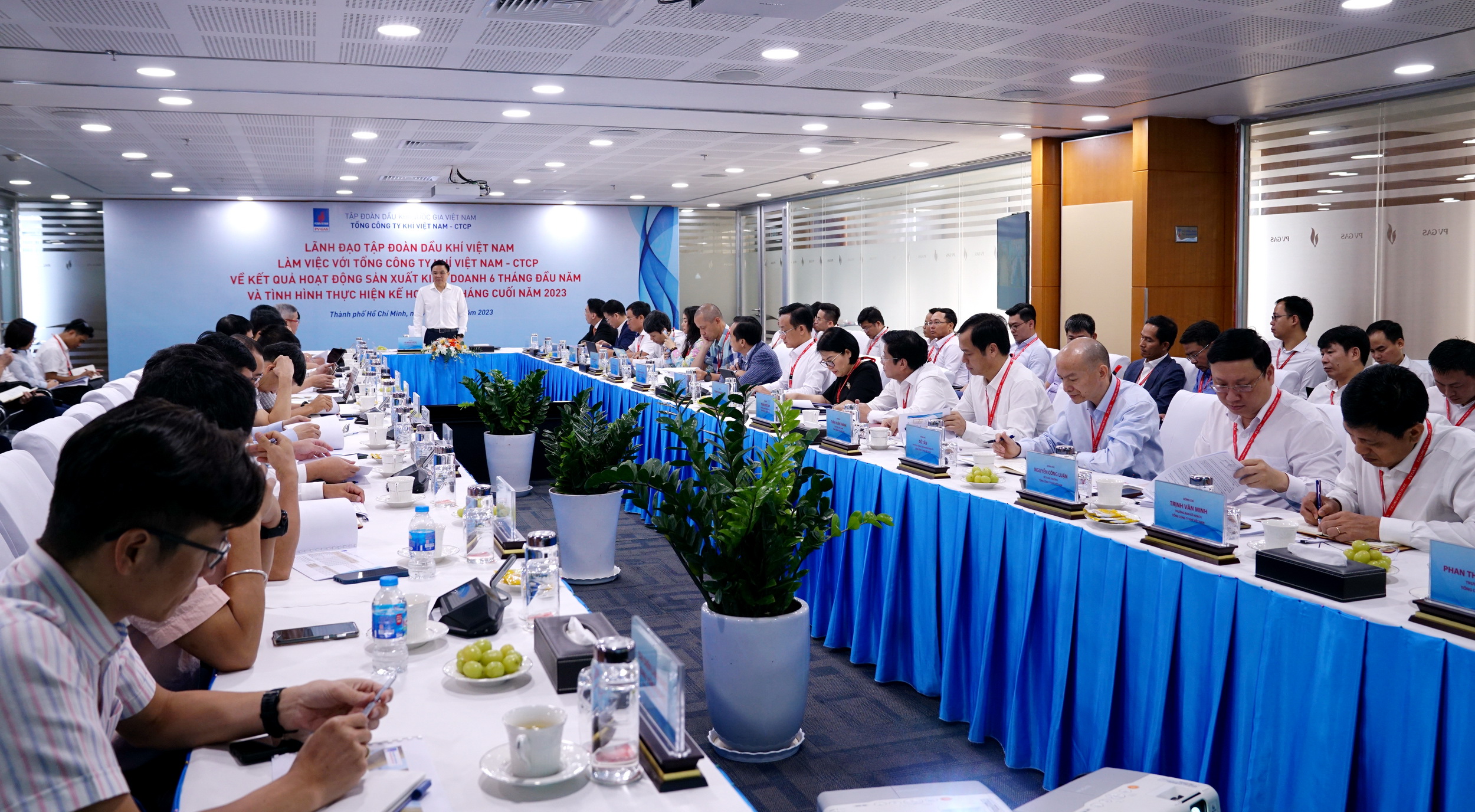  Tổng giám đốc Petrovietnam Lê Mạnh Hùng làm việc với PV GAS về kết quả SXKD 6 tháng đầu năm và triển khai kế hoạch 6 tháng cuối năm 2023  - ảnh 1