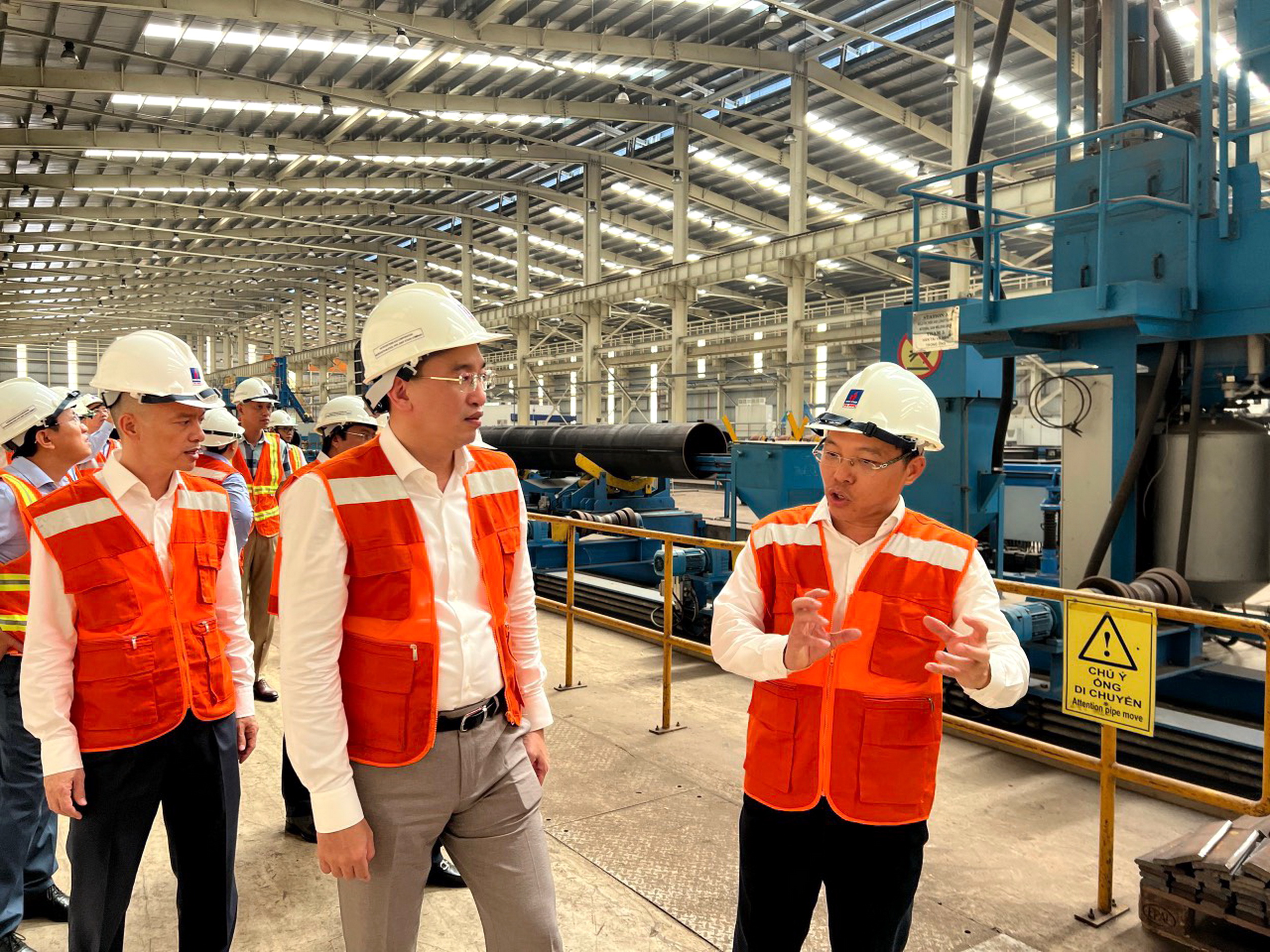 Bí thư Đảng ủy, Chủ tịch Hội đồng Quản trị PV GAS tham dự và chỉ đạo các Hội nghị sơ kết giữa nhiệm kỳ đảng bộ cơ sở - ảnh 3