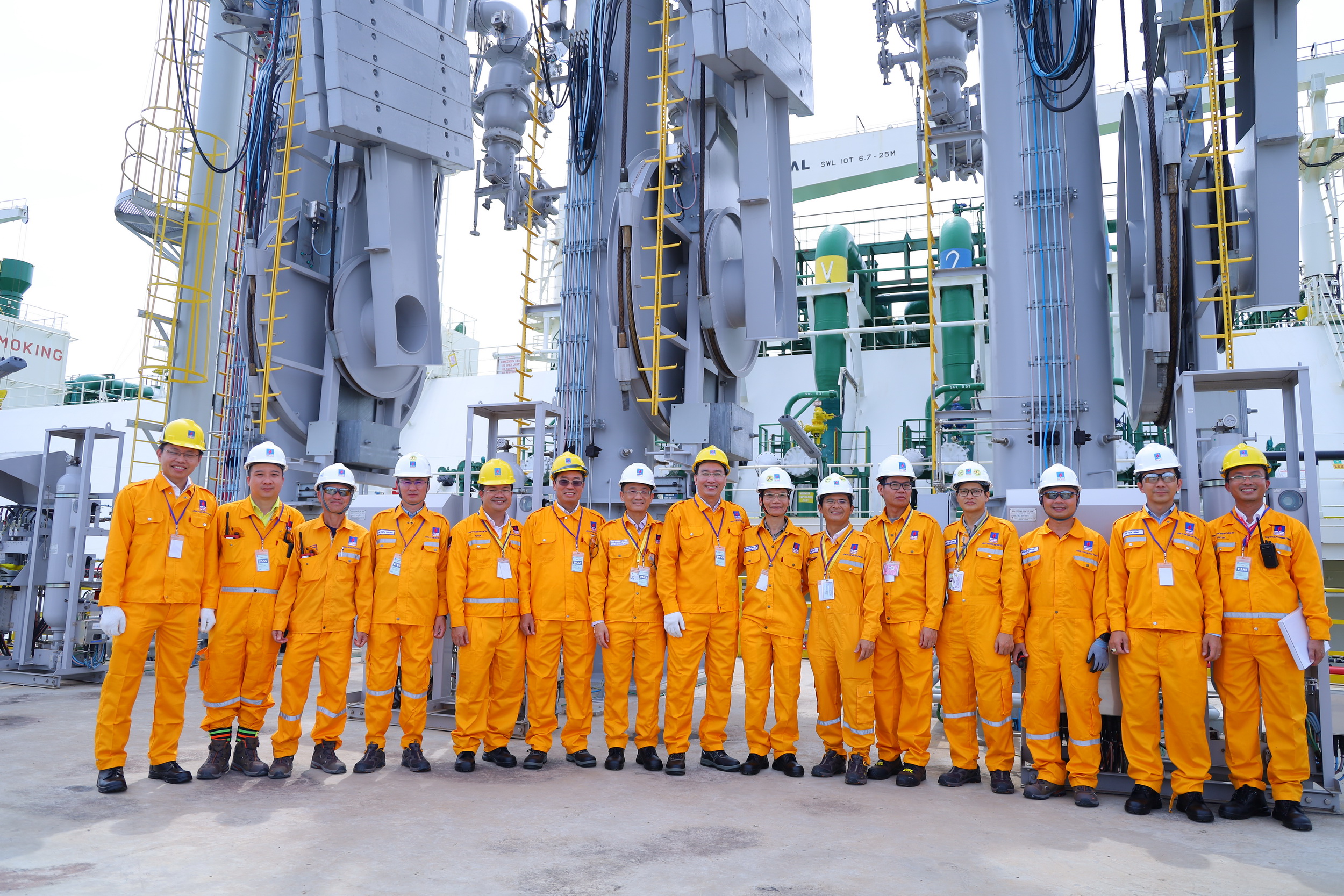 Tổng lực cho “chiến dịch” đón chuyến tàu LNG đầu tiên đến Việt Nam - ảnh 1