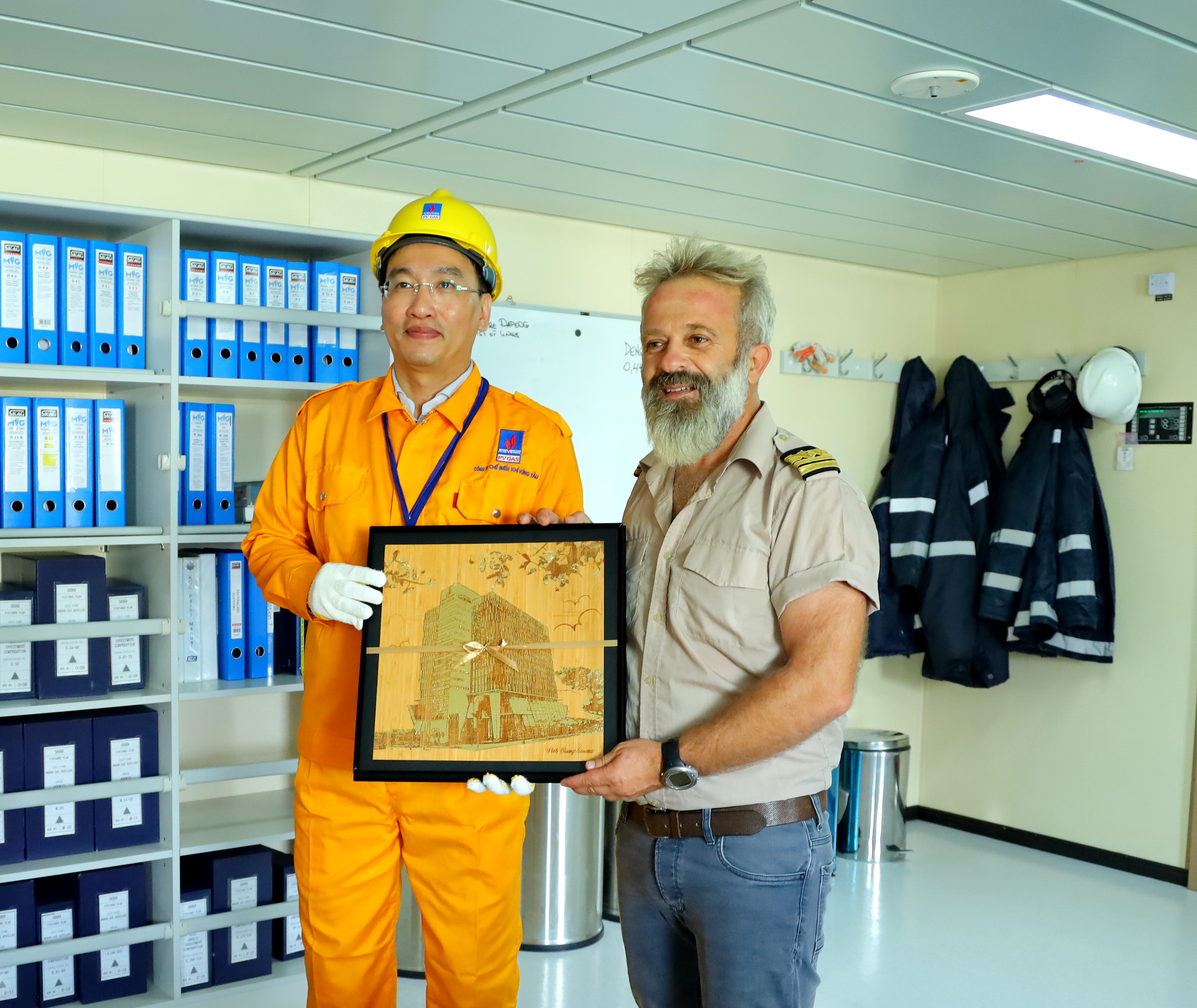 Tổng lực cho “chiến dịch” đón chuyến tàu LNG đầu tiên đến Việt Nam - ảnh 2