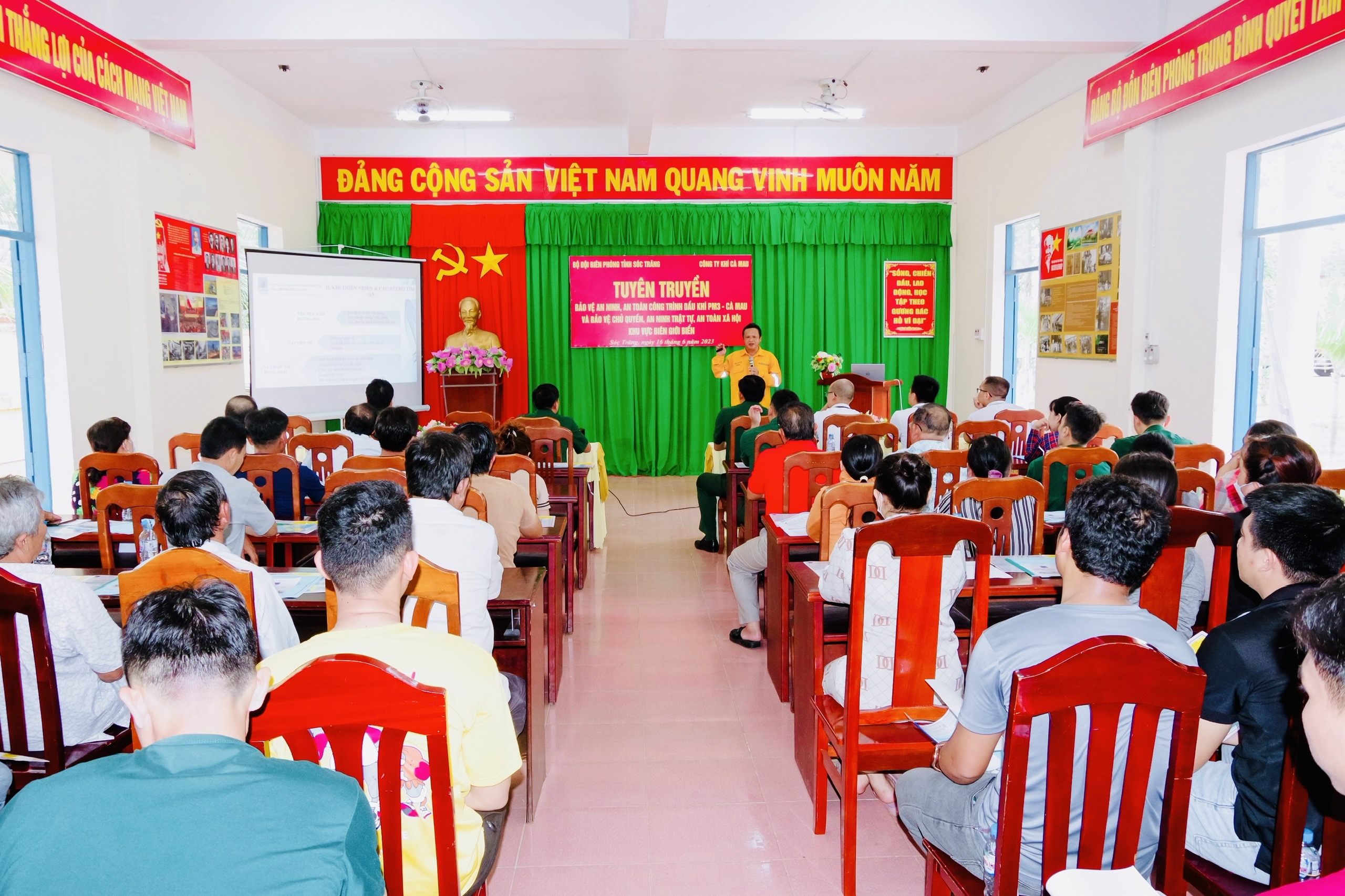Khí Cà Mau tích cực truyền thông đảm bảo an ninh, an toàn đường ống dẫn khí dưới biển - ảnh 1