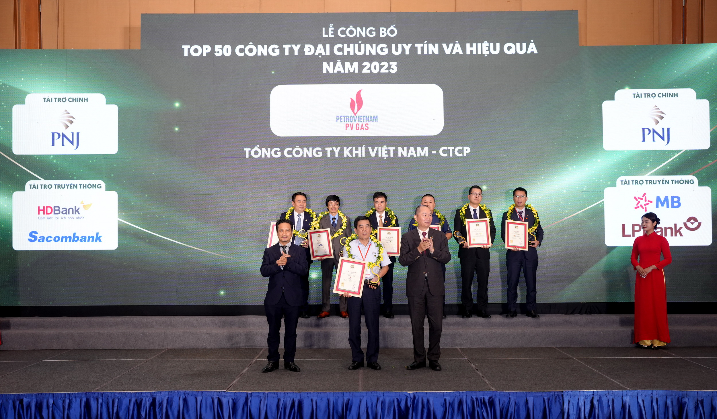 PV GAS được vinh danh trong Lễ Công bố Top 50 công ty đại chúng uy tín và hiệu quả năm 2023 - ảnh 1