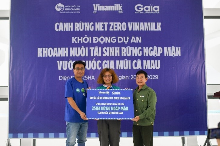 Đẩy mạnh dự án “Cánh rừng NET ZERO”, VINAMILK khoanh nuôi tái sinh 25ha rừng ngập mặn Cà Mau - ảnh 1