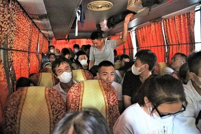 Lực lượng cảnh sát và thanh tra giao thông Hà Nội phối hợp xử lý vi phạm an toàn giao thông - ảnh 1