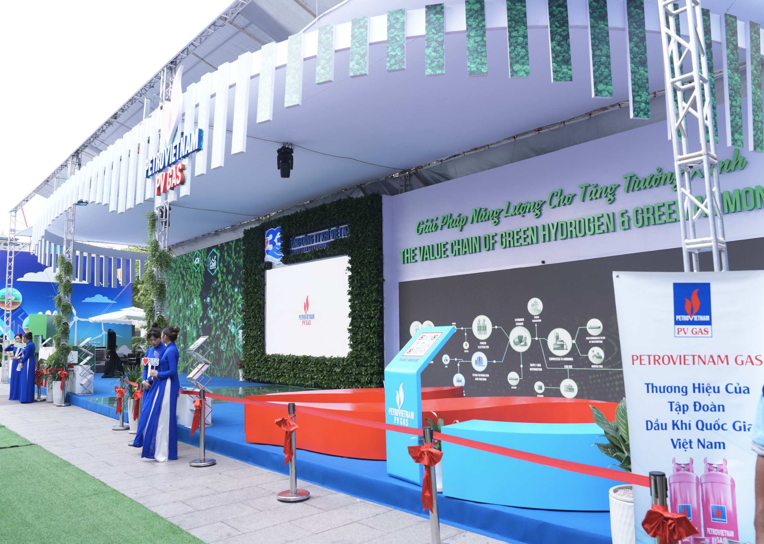 Tổng công khí Việt Nam khai trương gian triển lãm