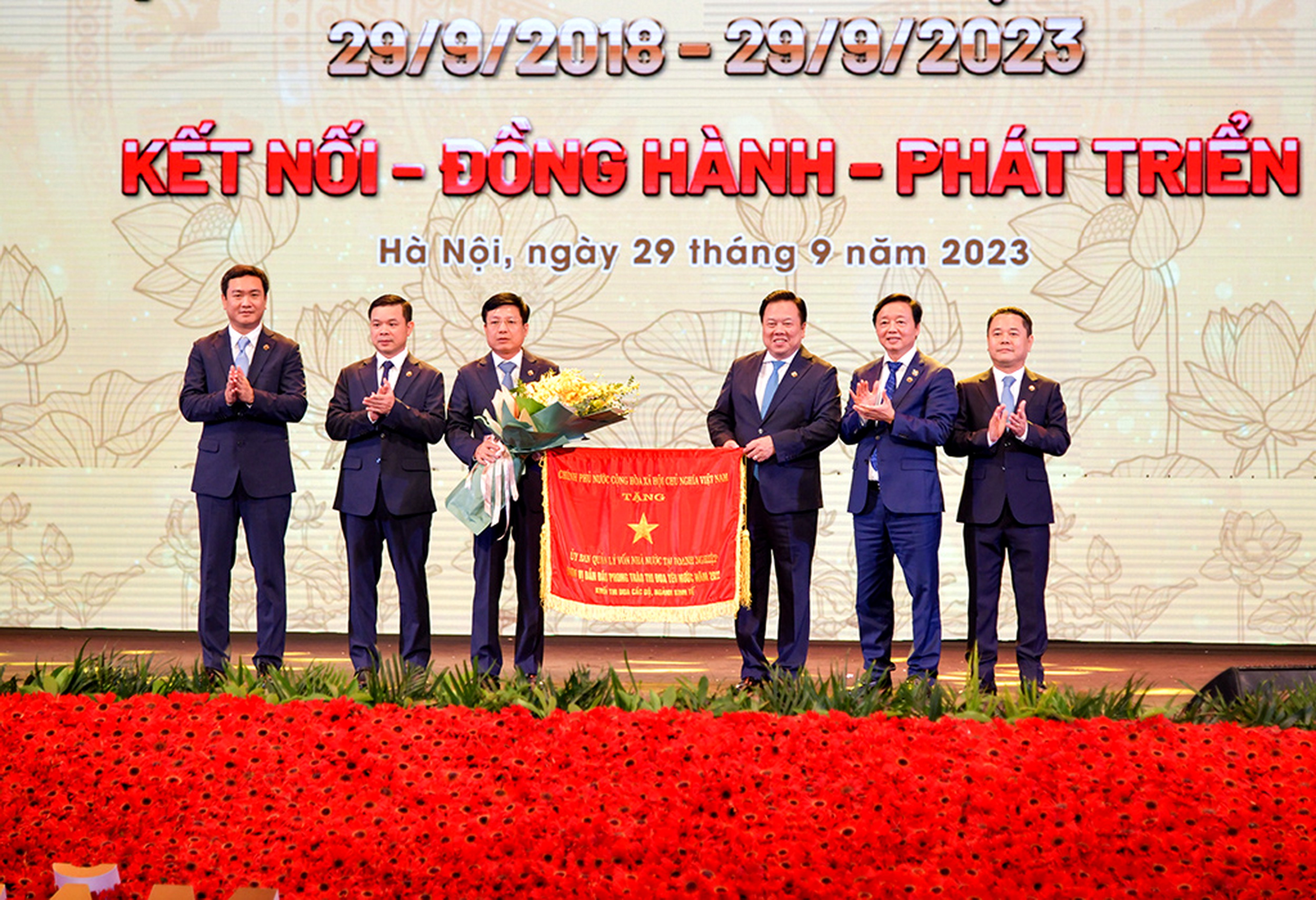 Tập thể PV GAS và Tổng giám đốc Phạm Văn Phong được vinh danh tại Lễ kỷ niệm 5 năm thành lập Ủy ban Quản lý vốn Nhà nước - ảnh 1