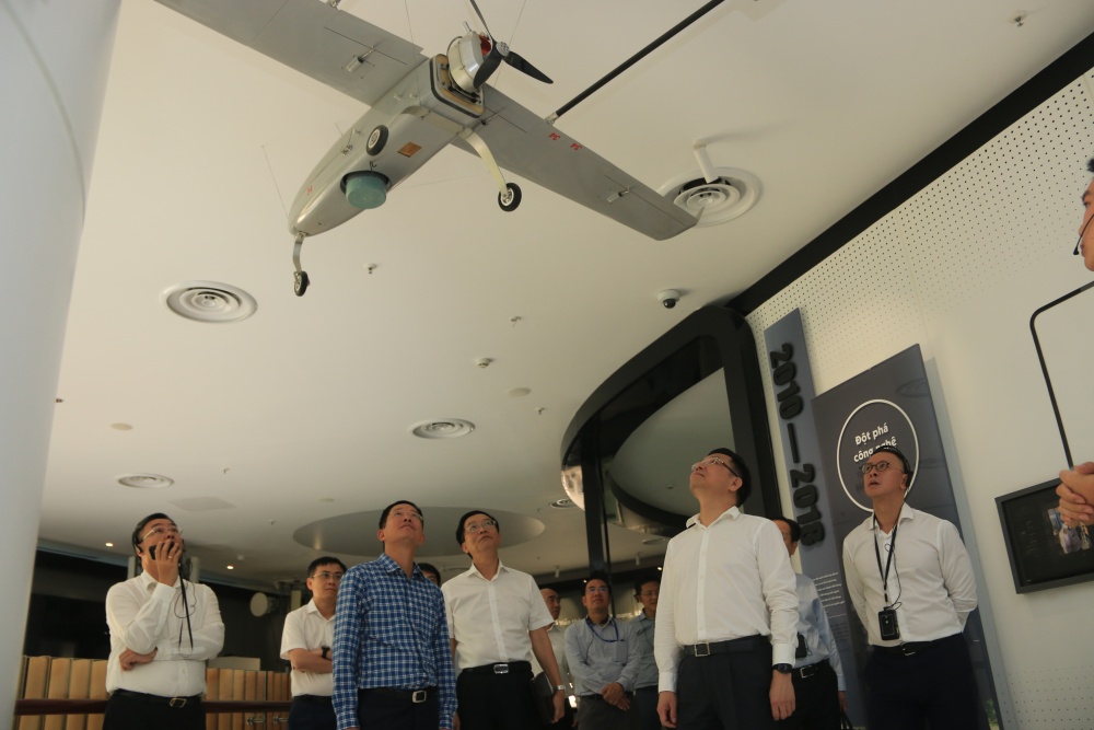 Petrovietnam và Viettel trao đổi hợp tác về lĩnh vực chuyển đổi số và triển khai điện gió ngoài khơi Petrovietnam và Viettel trao đổi hợp tác về lĩnh vực chuyển đổi số và triển khai điện gió ngoài khơi