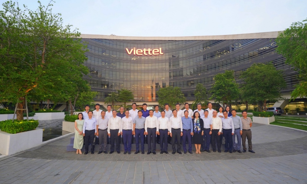 Petrovietnam và Viettel trao đổi hợp tác về lĩnh vực chuyển đổi số và triển khai điện gió ngoài khơi Petrovietnam và Viettel trao đổi hợp tác về lĩnh vực chuyển đổi số và triển khai điện gió ngoài khơi