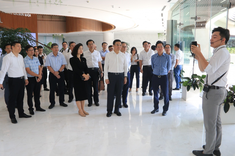 Petrovietnam và Viettel trao đổi hợp tác về lĩnh vực chuyển đổi số và triển khai điện gió ngoài khơi Petrovietnam và Viettel trao đổi hợp tác về lĩnh vực chuyển đổi số và triển khai điện gió ngoài khơi