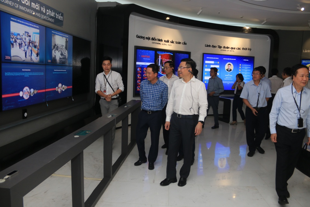 Petrovietnam và Viettel trao đổi hợp tác về lĩnh vực chuyển đổi số và triển khai điện gió ngoài khơi Petrovietnam và Viettel trao đổi hợp tác về lĩnh vực chuyển đổi số và triển khai điện gió ngoài khơi