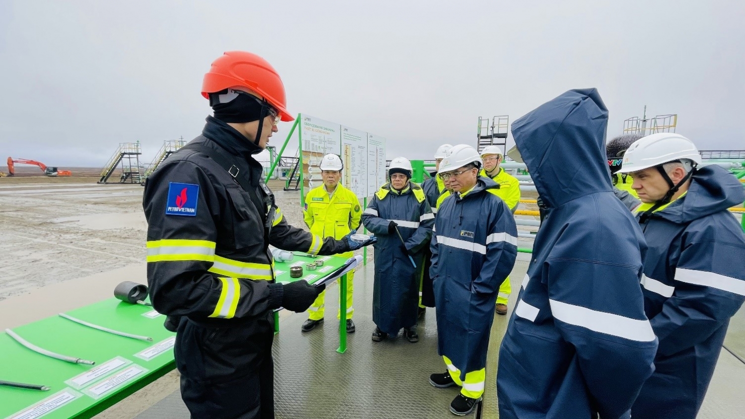 Petrovietnam tiếp tục dẫn đầu khối doanh nghiệp nhà nước với 2,9 tỷ USD thu hồi từ các dự án đầu tư nước ngoài - ảnh 1