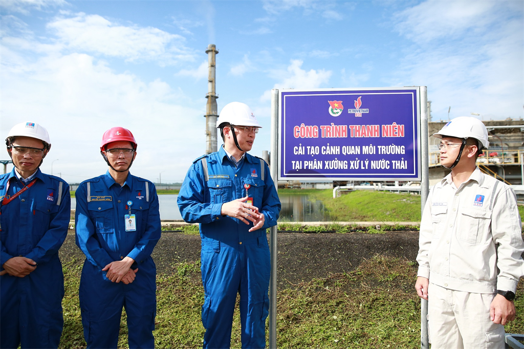 Đoàn Thanh niên BSR “Cải tạo cảnh quan môi trường tại phân xưởng xử lý nước thải của Nhà máy Lọc dầu Dung Quất” - ảnh 2