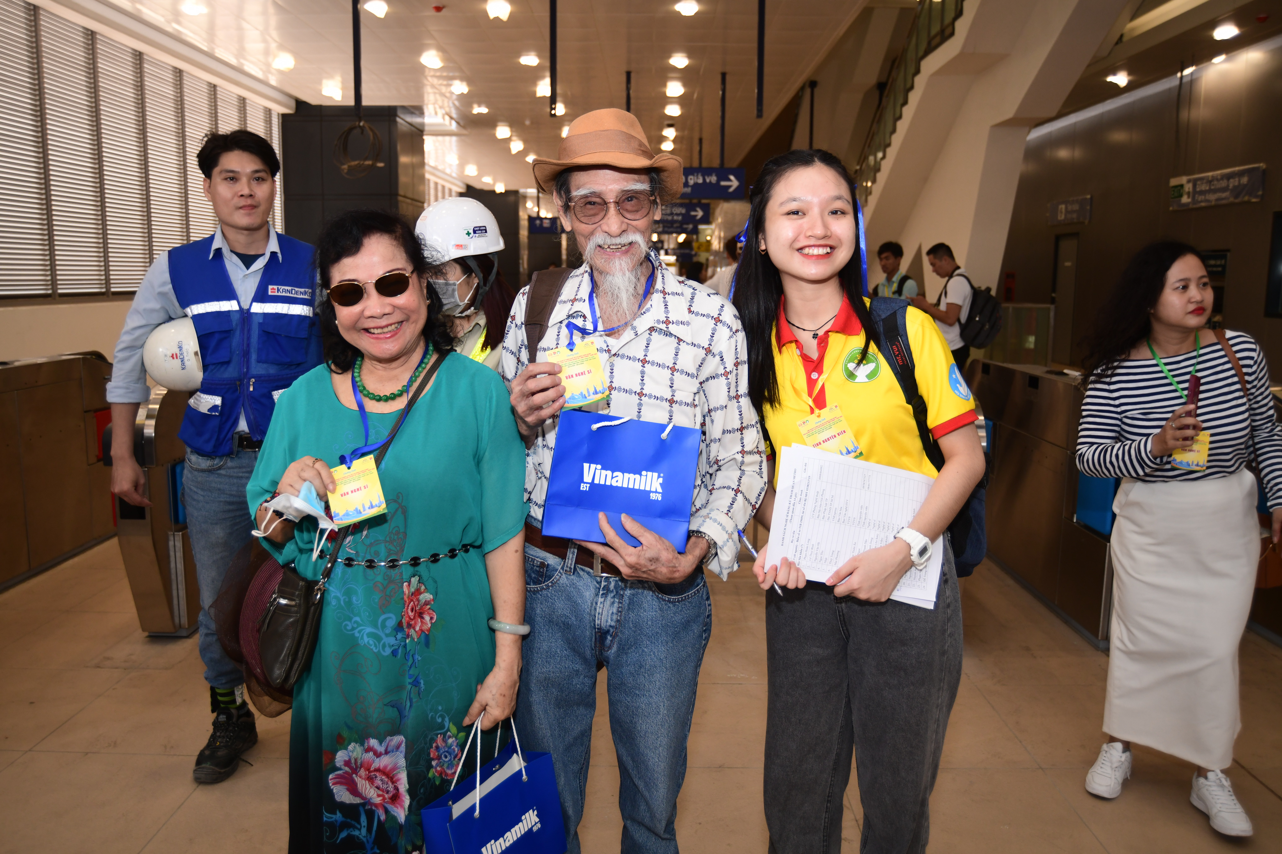 Trải nghiệm tuyến Metro Bến Thành - Suối Tiên, kiều bào vui mừng trước sự phát triển của thành phố - ảnh 10