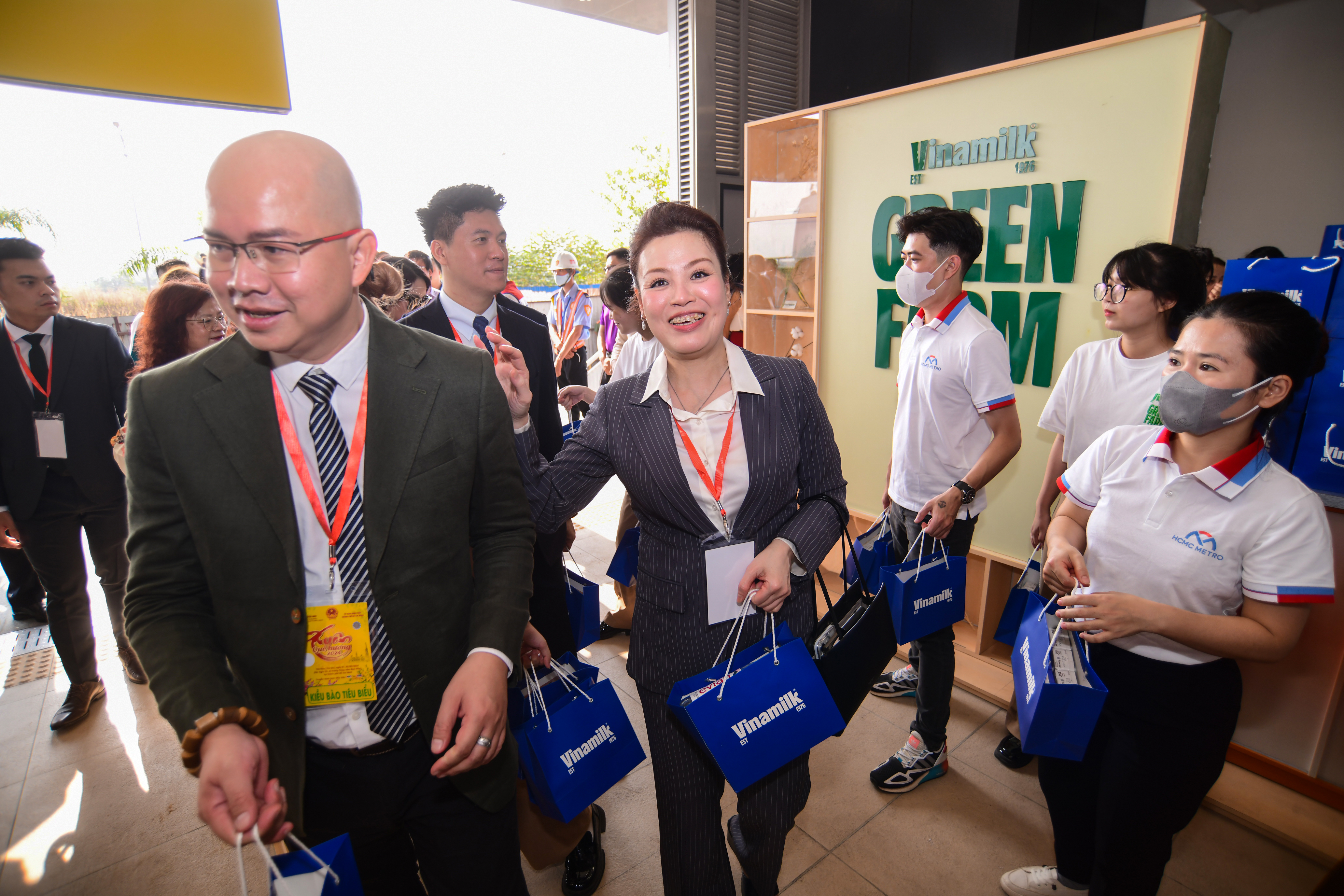 Trải nghiệm tuyến Metro Bến Thành - Suối Tiên, kiều bào vui mừng trước sự phát triển của thành phố - ảnh 2