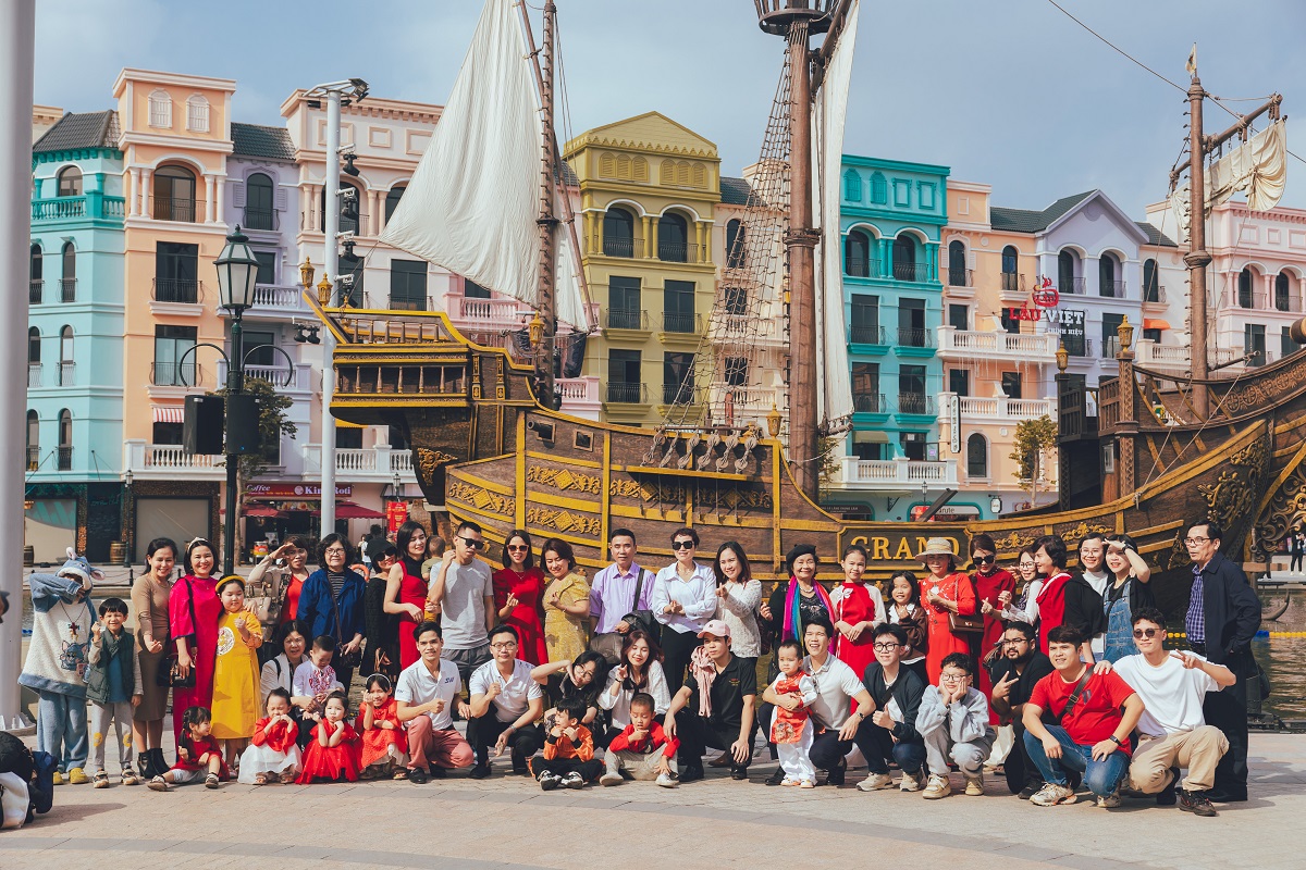 Grand World thành “phố thời trang” khi đón cả ngàn du khách tới check-in mỗi ngày - ảnh 4