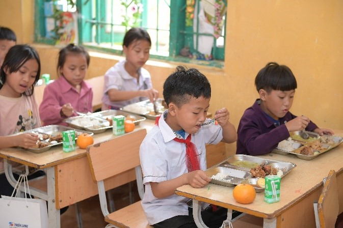 Nỗ lực nhiều hơn để mọi trẻ em được uống sữa - ảnh 1