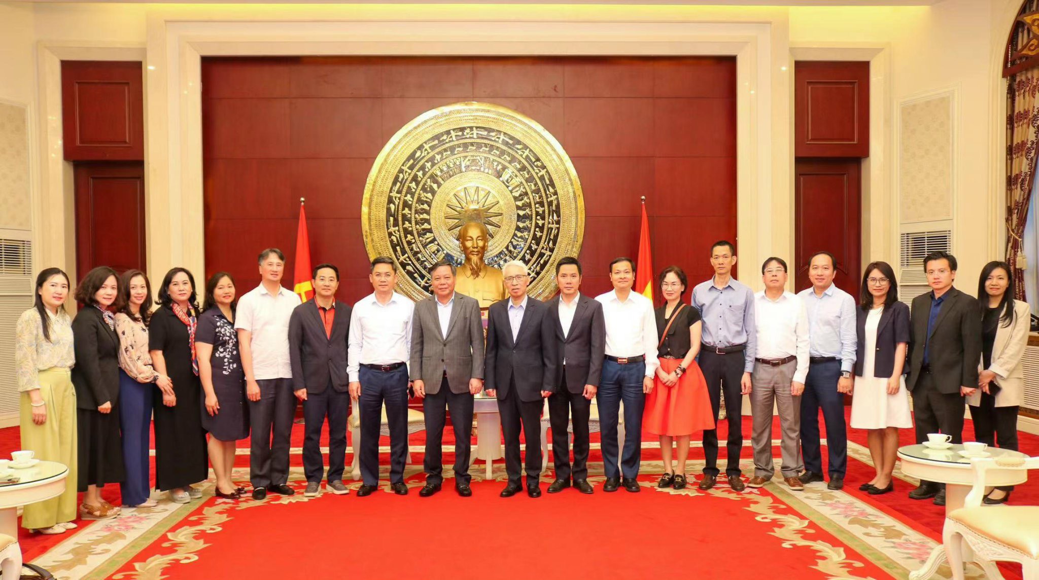 Đoàn đại biểu cấp cao Thành phố Hà Nội thăm, làm việc với Đại sứ quán Việt Nam tại Trung Quốc - ảnh 2