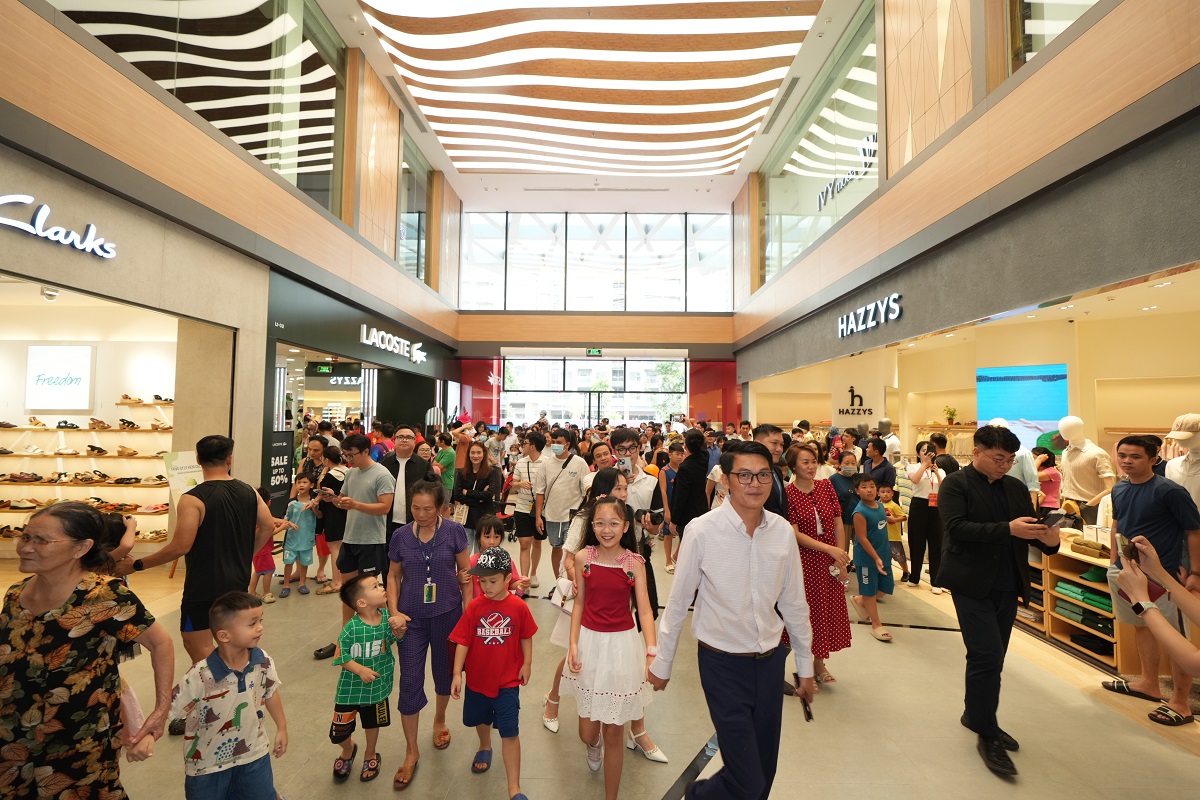 Khai trương Vincom Mega Mall Grand Park tại TP HCM và Vincom Plaza Bắc Giang tại TP Bắc Giang - ảnh 2