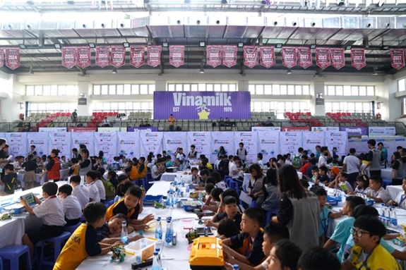 Các thí sinh Robotacon Wro 2024 cùng Vinamilk trở thành “Đồng minh Trái đất” - ảnh 1