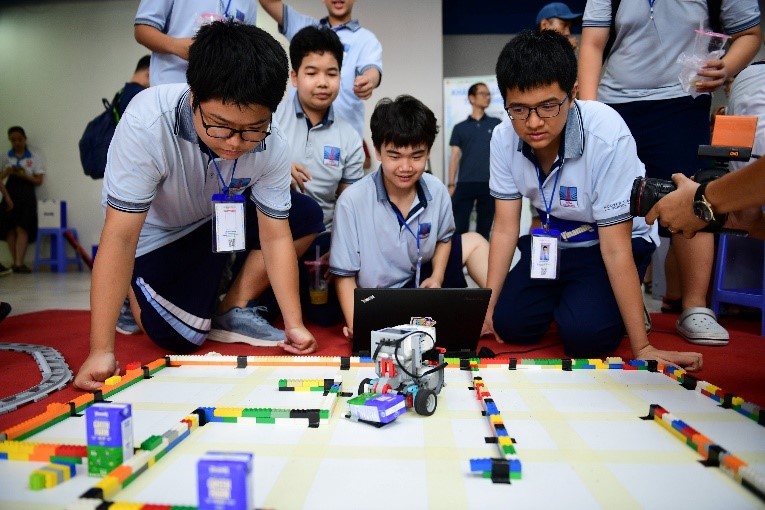 NHÀ VÔ ĐỊCH ROBOTACON WRO 2024 NHẬN GIẢI THƯỞNG “RAISING THE BAR” CỦA VINAMILK CHO DỰ ÁN ROBOT VÌ MÔI TRƯỜNG - ảnh 2