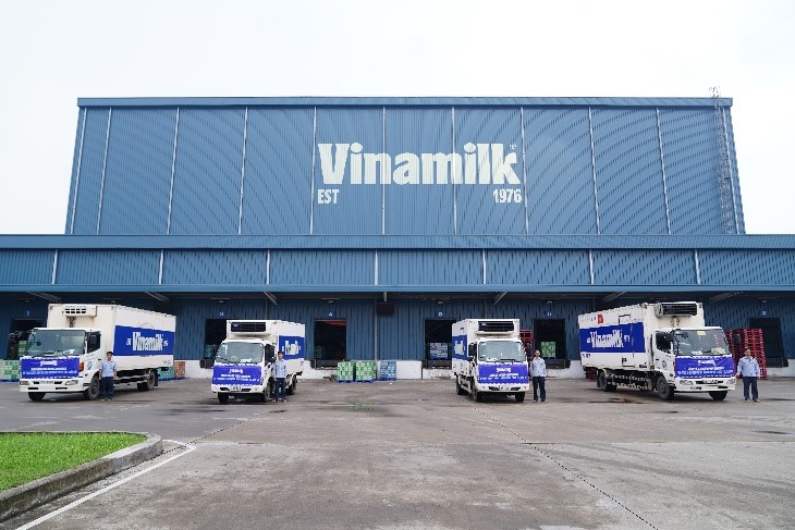 Vinamilk hỗ trợ 550.000 sản phẩm sữa, nước cho trẻ em, người dân vùng bão lũ - ảnh 4