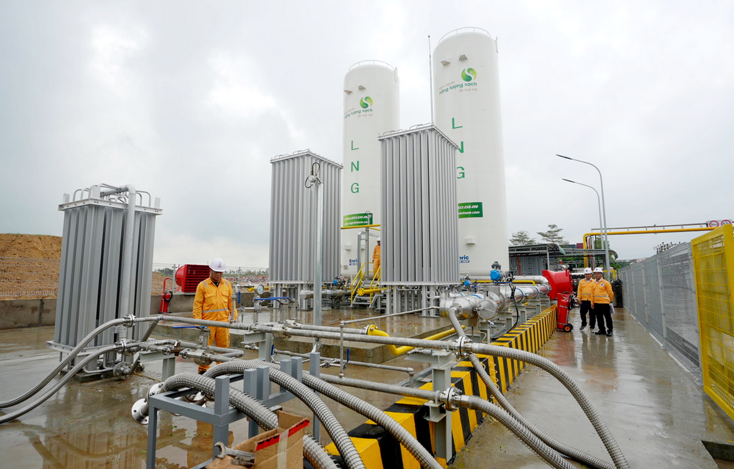 PV GAS chính thức cung cấp LNG cho nhà máy khách hàng đầu tiên tại miền Bắc từ chuyến hàng LNG vận chuyển bằng đường sắt - ảnh 2