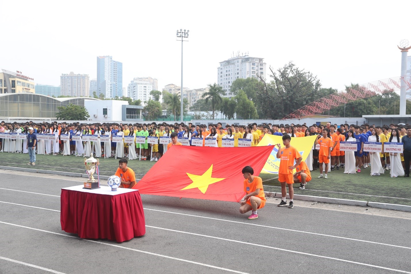 Number 1 Active tiếp sức 110 đội tuyển tham gia thi đấu trong mùa giải bóng đá học sinh THPT Hà Nội - An ninh Thủ đô lần - ảnh 1