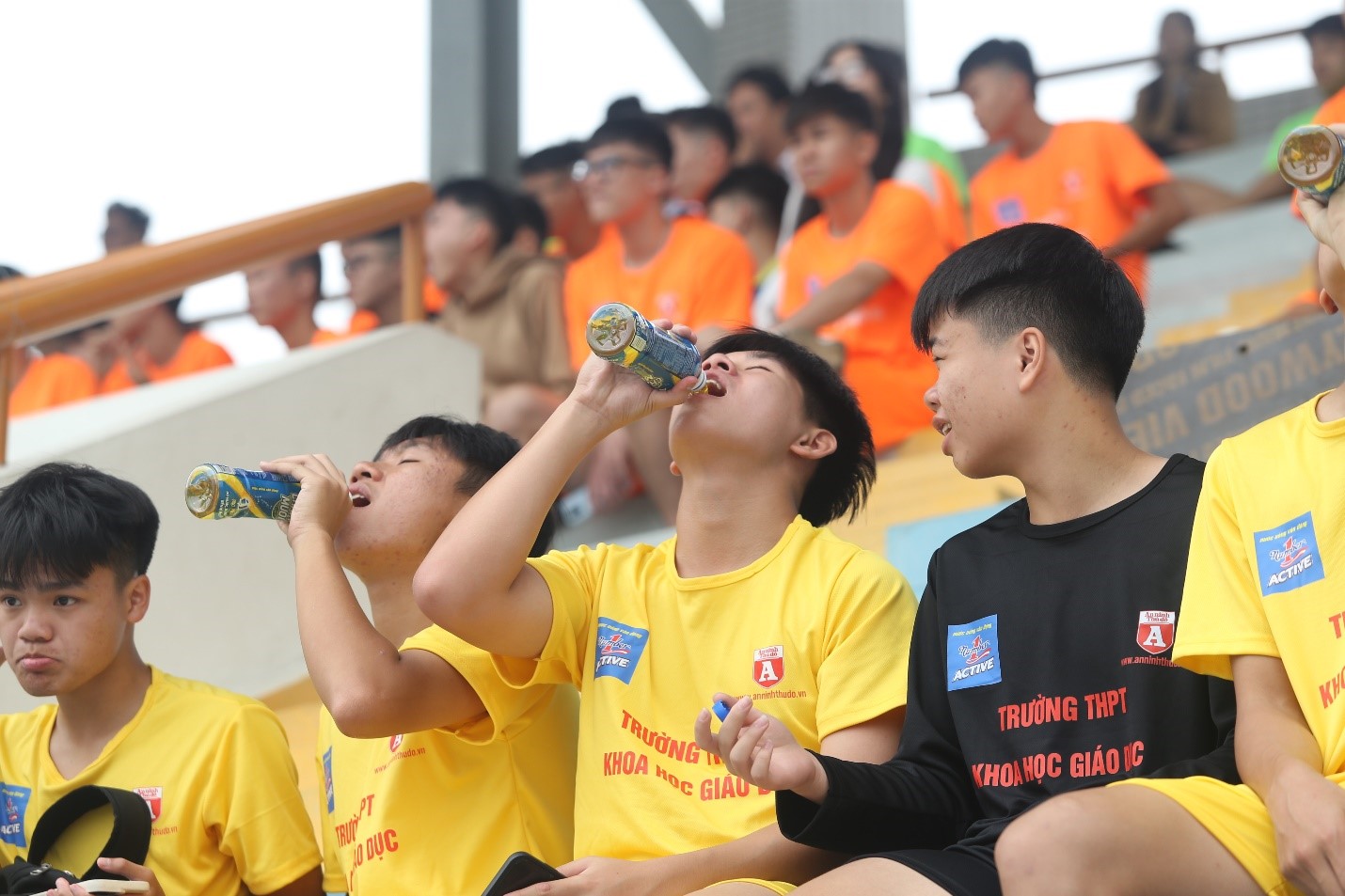 Number 1 Active tiếp sức 110 đội tuyển tham gia thi đấu trong mùa giải bóng đá học sinh THPT Hà Nội - An ninh Thủ đô lần - ảnh 2