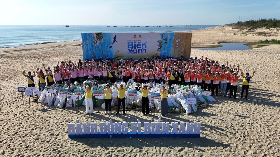 Gần 10.000 người vingroup và tình nguyện viên ra quân làm sạch bờ biển tại 28 tỉnh, thành phố - ảnh 15