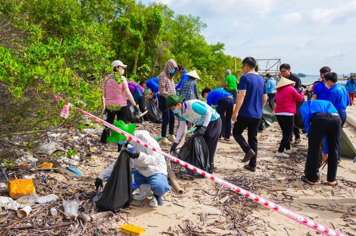 Gần 10.000 người vingroup và tình nguyện viên ra quân làm sạch bờ biển tại 28 tỉnh, thành phố - ảnh 9
